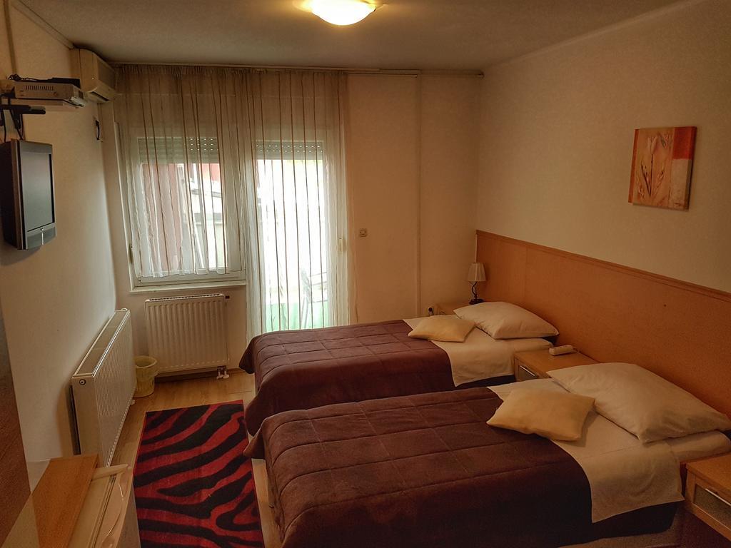 Smjestaj Natalija Hotel Eszék Kültér fotó
