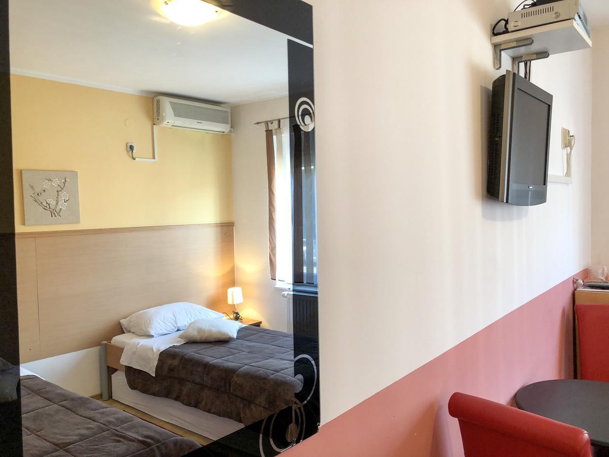 Smjestaj Natalija Hotel Eszék Kültér fotó